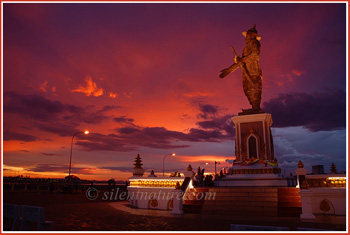 King Chao Anouvong Sunset